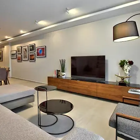 Location Is Very Quiet But Very Close To Restaurants ! Gasthuis