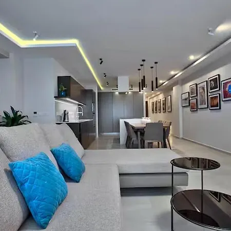 Location Is Very Quiet But Very Close To Restaurants ! *