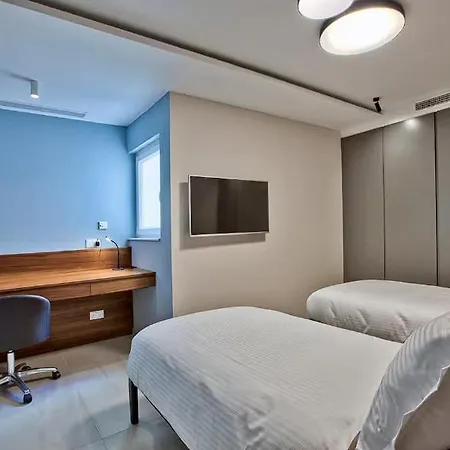 Gasthuis Location Is Very Quiet But Very Close To Restaurants ! Gzira