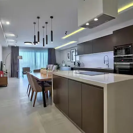 Location Is Very Quiet But Very Close To Restaurants ! *