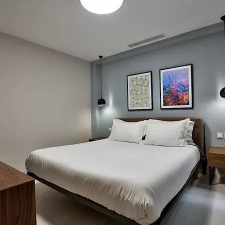 Location Is Very Quiet But Very Close To Restaurants !