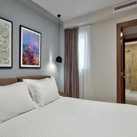 Location Is Very Quiet But Very Close To Restaurants ! Gzira