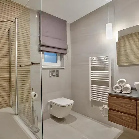 Location Is Very Quiet But Very Close To Restaurants ! Gzira