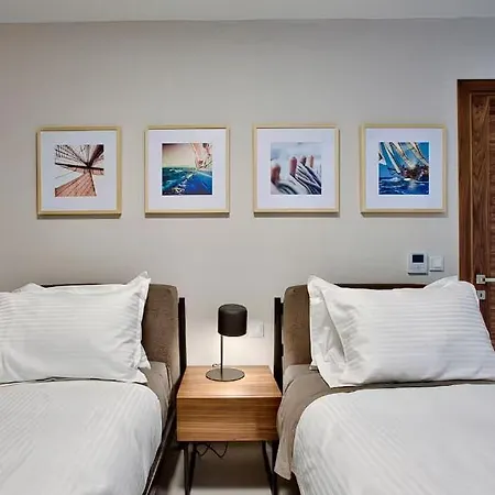 Location Is Very Quiet But Very Close To Restaurants ! Gasthuis