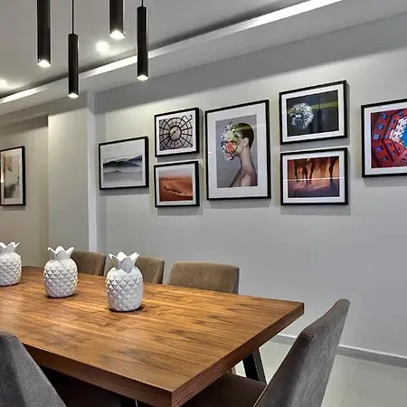 Location Is Very Quiet But Very Close To Restaurants !